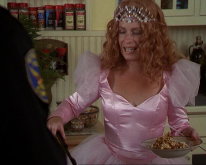 Charmed-Online_dot_net-3x04AllHalliwellsEve0083.jpg