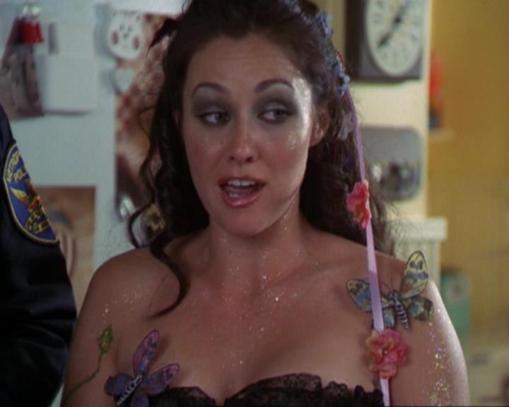 Charmed-Online_dot_net-3x04AllHalliwellsEve0089.jpg