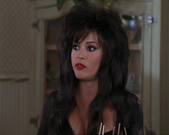 Charmed-Online_dot_net-3x04AllHalliwellsEve0108.jpg