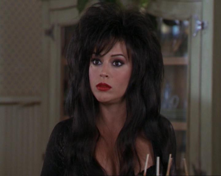 Charmed-Online_dot_net-3x04AllHalliwellsEve0109.jpg