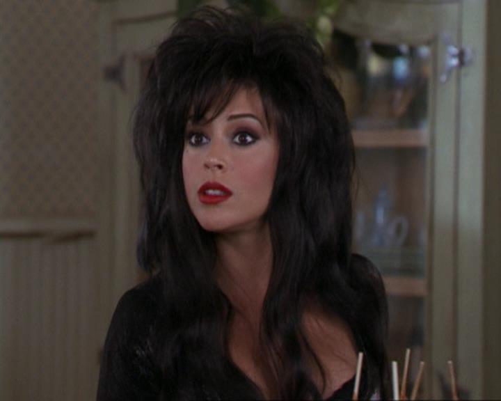 Charmed-Online_dot_net-3x04AllHalliwellsEve0110.jpg