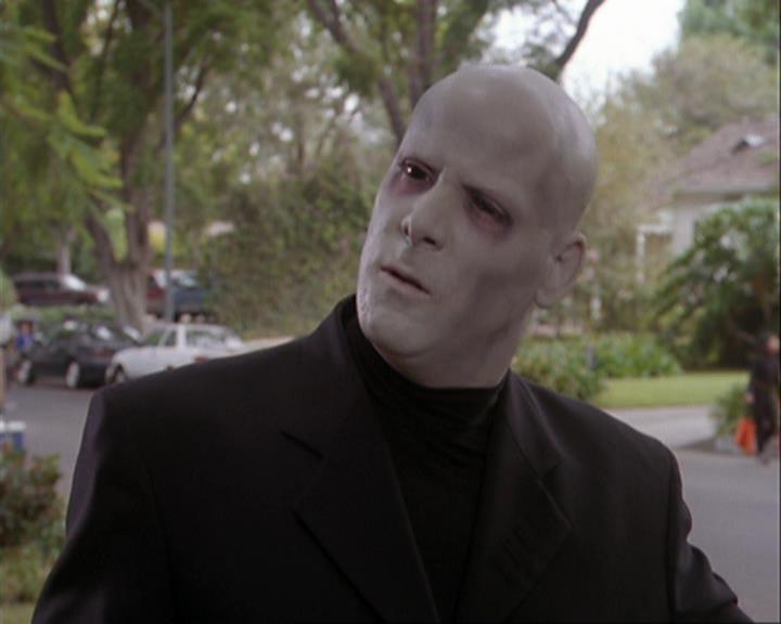 Charmed-Online_dot_net-3x04AllHalliwellsEve0137.jpg