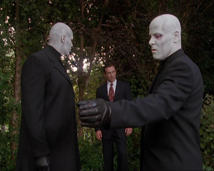 Charmed-Online_dot_net-3x04AllHalliwellsEve0142.jpg