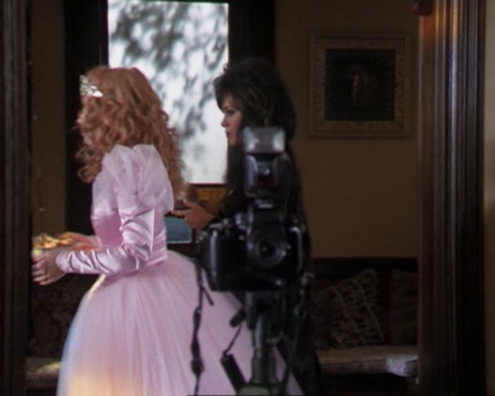 Charmed-Online_dot_net-3x04AllHalliwellsEve0209.jpg Charmed-Online_dot_net-3x04AllHalliwellsEve0209.jpg