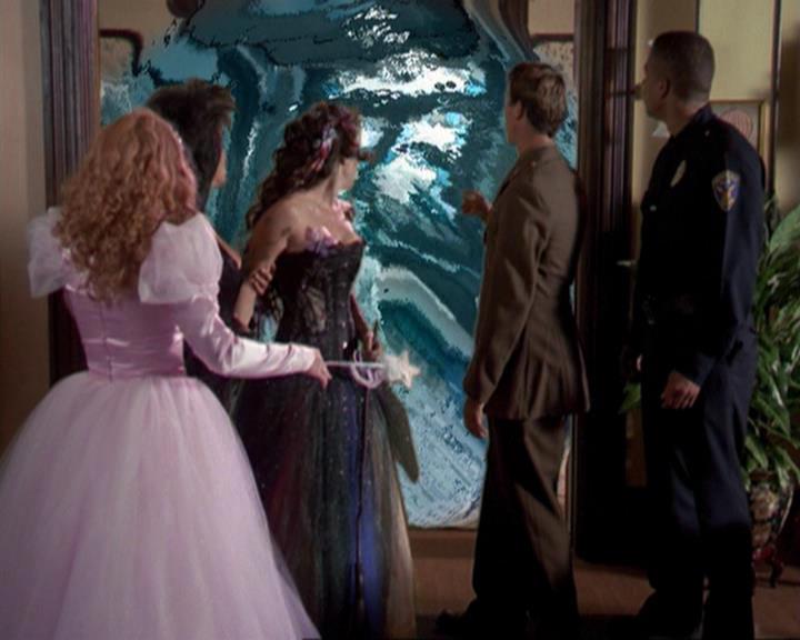 Charmed-Online_dot_net-3x04AllHalliwellsEve0245.jpg Charmed-Online_dot_net-3x04AllHalliwellsEve0245.jpg