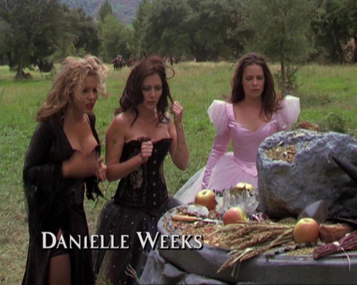 Charmed-Online_dot_net-3x04AllHalliwellsEve0339.jpg