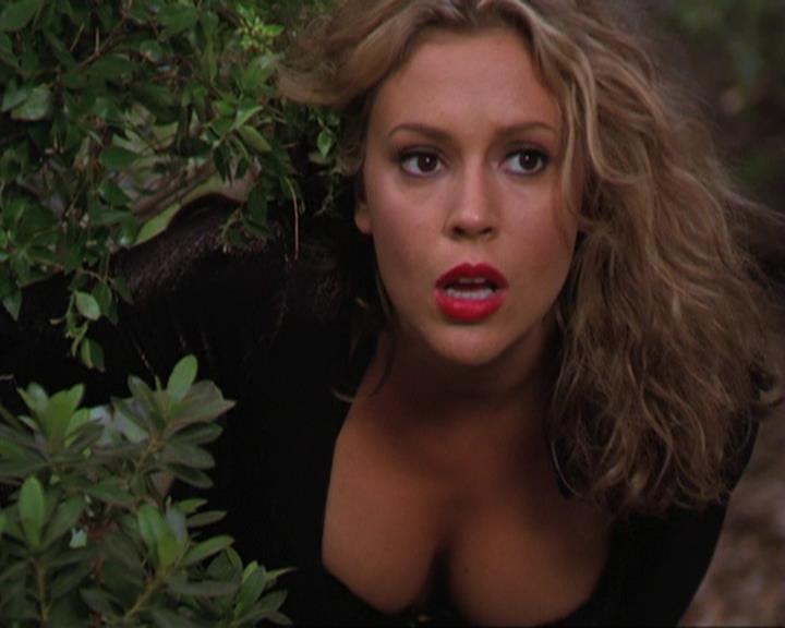 Charmed-Online_dot_net-3x04AllHalliwellsEve0498.jpg