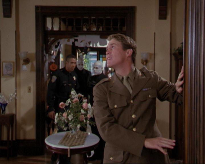 Charmed-Online_dot_net-3x04AllHalliwellsEve0532.jpg