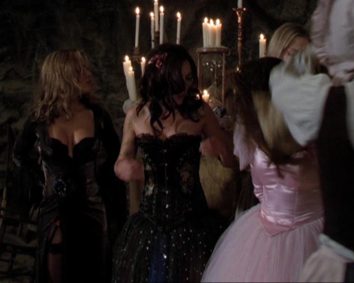 Charmed-Online_dot_net-3x04AllHalliwellsEve0632.jpg Charmed-Online_dot_net-3x04AllHalliwellsEve0632.jpg