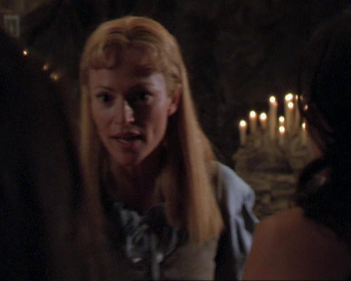 Charmed-Online_dot_net-3x04AllHalliwellsEve0701.jpg Charmed-Online_dot_net-3x04AllHalliwellsEve0701.jpg