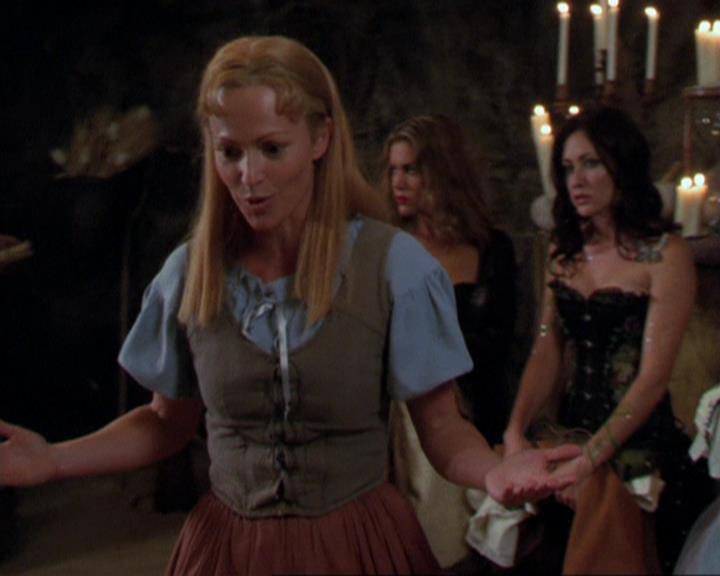 Charmed-Online_dot_net-3x04AllHalliwellsEve0721.jpg Charmed-Online_dot_net-3x04AllHalliwellsEve0721.jpg
