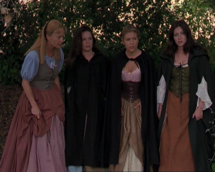 Charmed-Online_dot_net-3x04AllHalliwellsEve0808.jpg Charmed-Online_dot_net-3x04AllHalliwellsEve0808.jpg