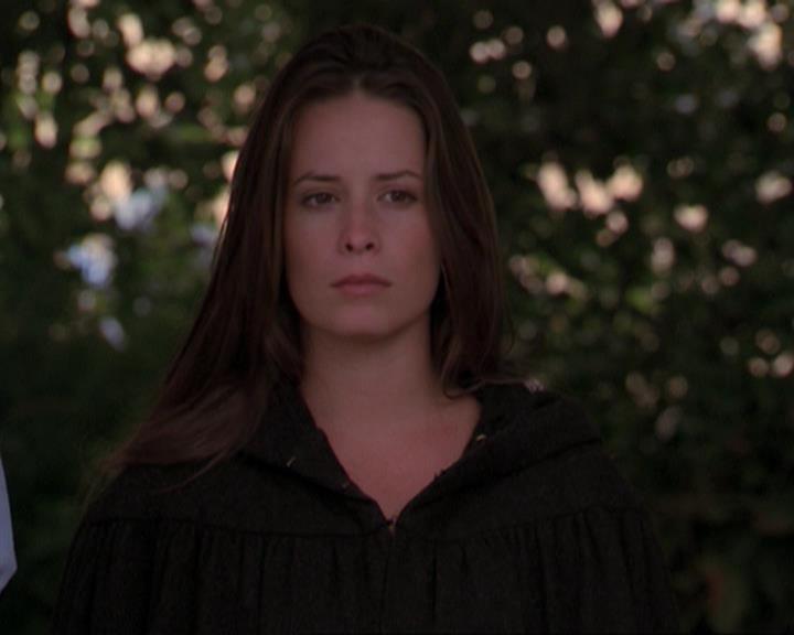 Charmed-Online_dot_net-3x04AllHalliwellsEve0817.jpg