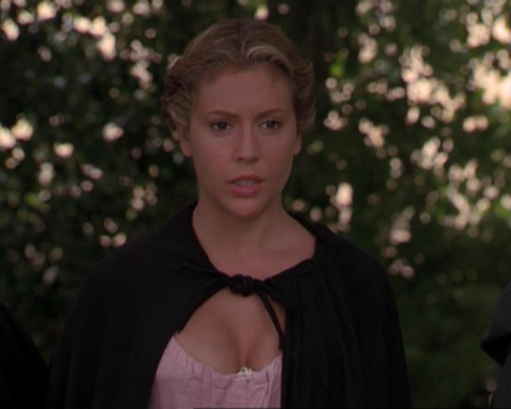 Charmed-Online_dot_net-3x04AllHalliwellsEve0823.jpg Charmed-Online_dot_net-3x04AllHalliwellsEve0823.jpg