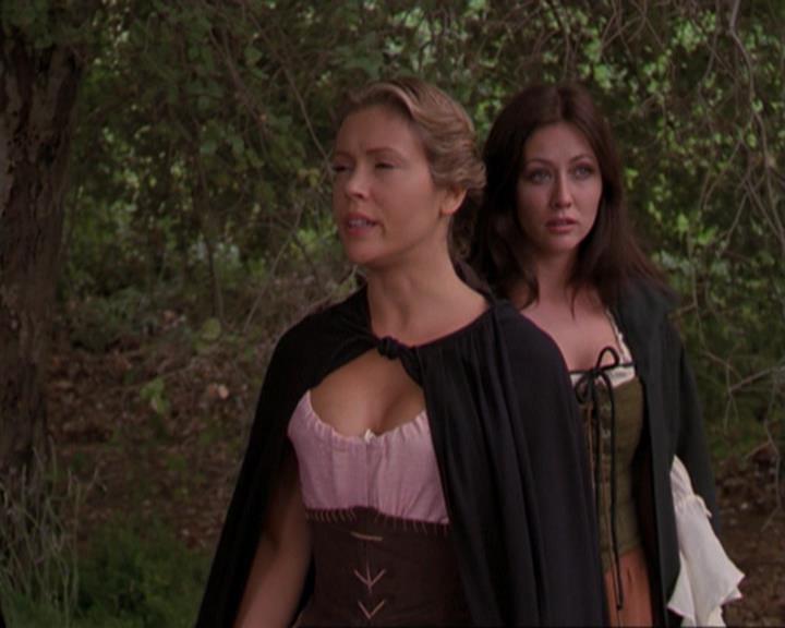 Charmed-Online_dot_net-3x04AllHalliwellsEve0845.jpg Charmed-Online_dot_net-3x04AllHalliwellsEve0845.jpg