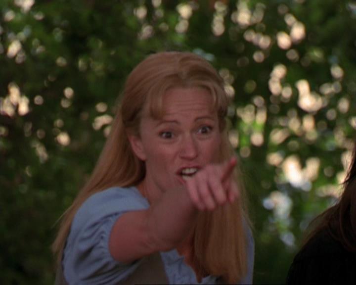 Charmed-Online_dot_net-3x04AllHalliwellsEve0868.jpg