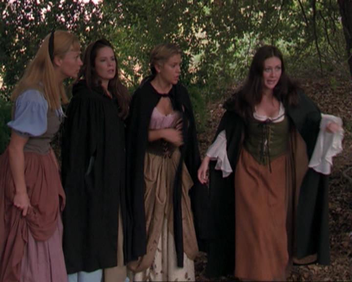 Charmed-Online_dot_net-3x04AllHalliwellsEve0869.jpg Charmed-Online_dot_net-3x04AllHalliwellsEve0869.jpg