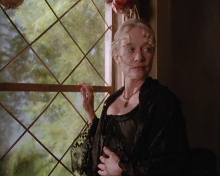 Charmed-Online_dot_net-3x04AllHalliwellsEve0894.jpg