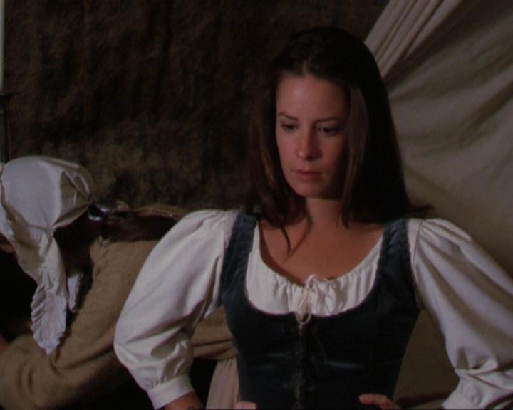 Charmed-Online_dot_net-3x04AllHalliwellsEve0972.jpg