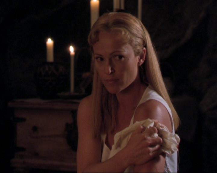 Charmed-Online_dot_net-3x04AllHalliwellsEve0978.jpg