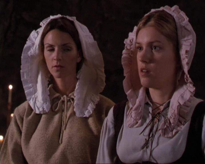 Charmed-Online_dot_net-3x04AllHalliwellsEve1017.jpg Charmed-Online_dot_net-3x04AllHalliwellsEve1017.jpg