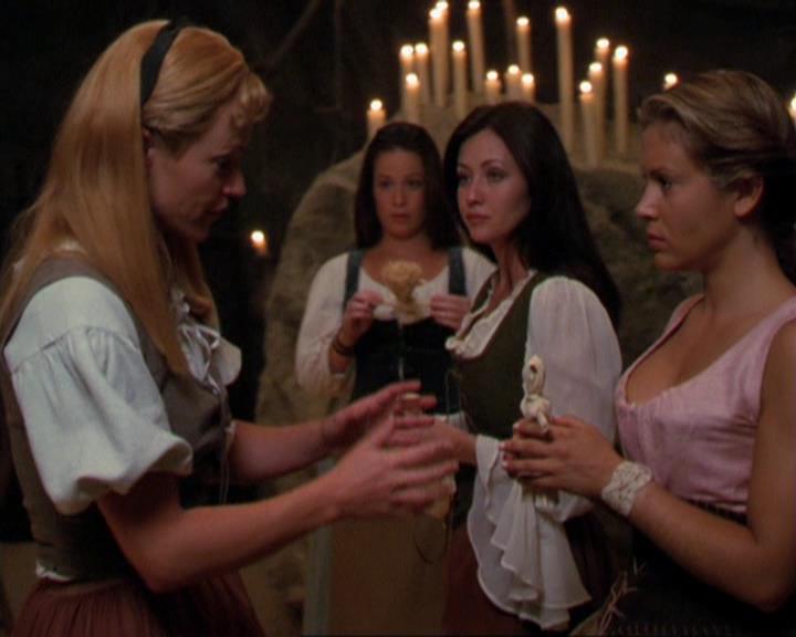 Charmed-Online_dot_net-3x04AllHalliwellsEve1213.jpg Charmed-Online_dot_net-3x04AllHalliwellsEve1213.jpg