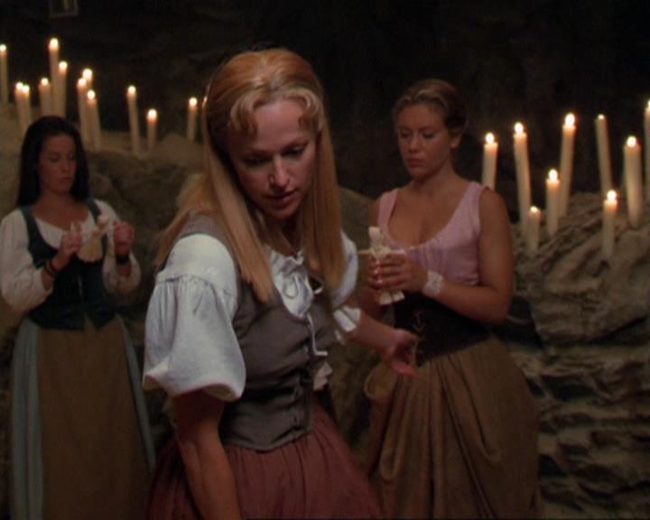 Charmed-Online_dot_net-3x04AllHalliwellsEve1215.jpg Charmed-Online_dot_net-3x04AllHalliwellsEve1215.jpg