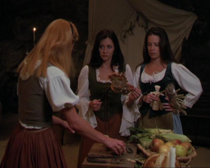 Charmed-Online_dot_net-3x04AllHalliwellsEve1316.jpg Charmed-Online_dot_net-3x04AllHalliwellsEve1316.jpg