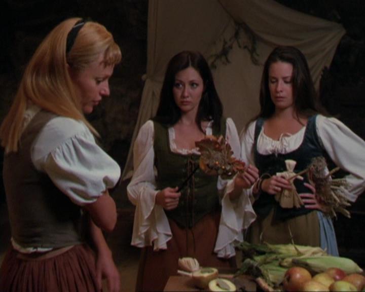 Charmed-Online_dot_net-3x04AllHalliwellsEve1317.jpg