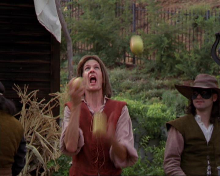 Charmed-Online_dot_net-3x04AllHalliwellsEve1335.jpg