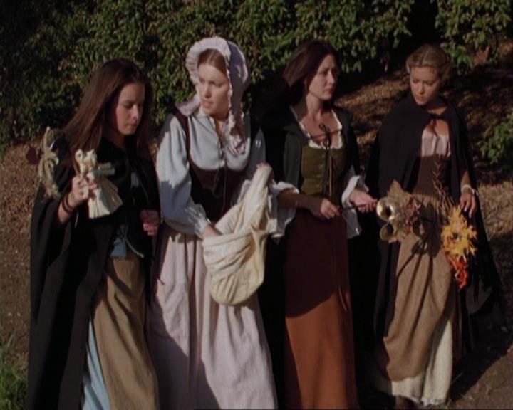 Charmed-Online_dot_net-3x04AllHalliwellsEve1369.jpg