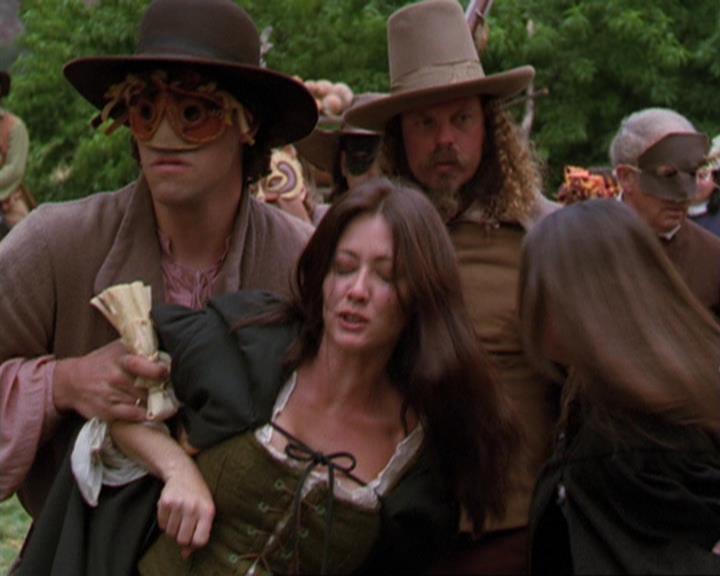 Charmed-Online_dot_net-3x04AllHalliwellsEve1486.jpg Charmed-Online_dot_net-3x04AllHalliwellsEve1486.jpg