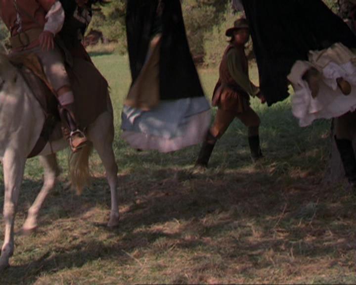 Charmed-Online_dot_net-3x04AllHalliwellsEve1530.jpg
