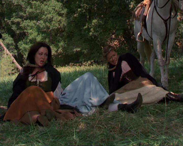 Charmed-Online_dot_net-3x04AllHalliwellsEve1563.jpg