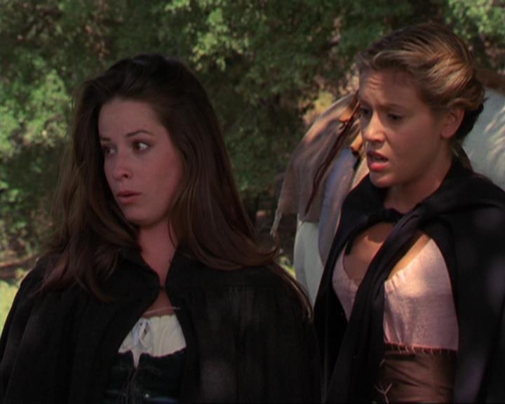 Charmed-Online_dot_net-3x04AllHalliwellsEve1582.jpg Charmed-Online_dot_net-3x04AllHalliwellsEve1582.jpg