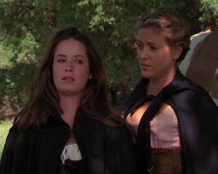 Charmed-Online_dot_net-3x04AllHalliwellsEve1593.jpg Charmed-Online_dot_net-3x04AllHalliwellsEve1593.jpg