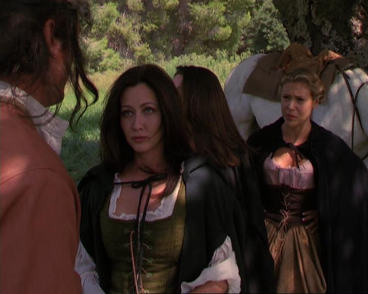 Charmed-Online_dot_net-3x04AllHalliwellsEve1607.jpg