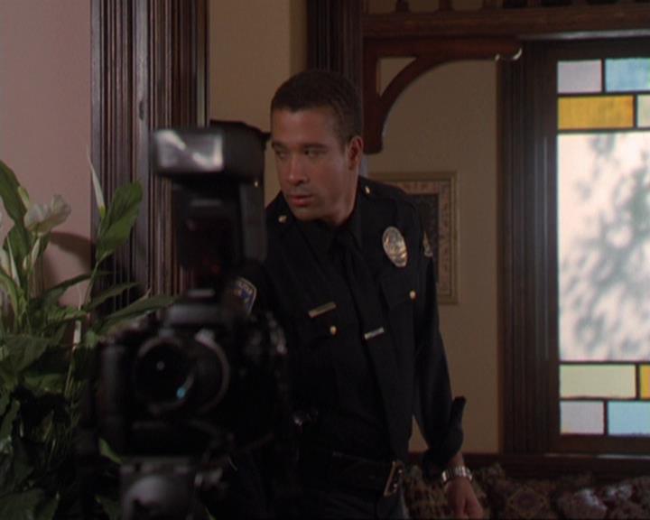 Charmed-Online_dot_net-3x04AllHalliwellsEve1719.jpg Charmed-Online_dot_net-3x04AllHalliwellsEve1719.jpg