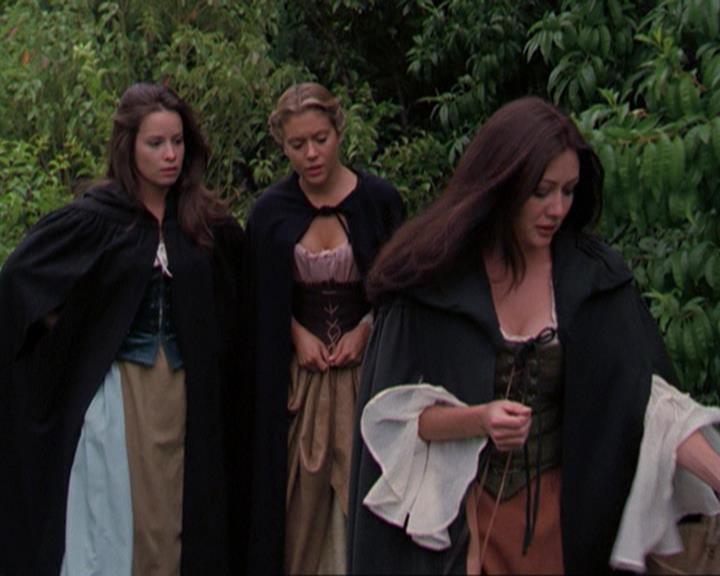 Charmed-Online_dot_net-3x04AllHalliwellsEve1770.jpg
