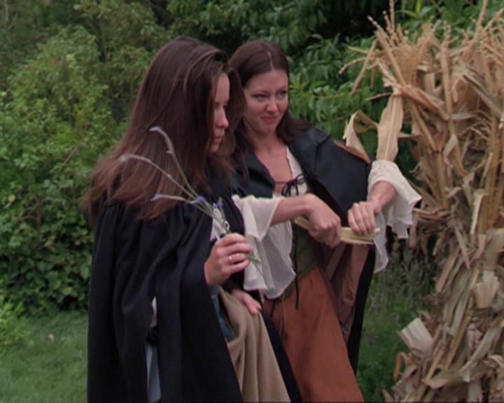 Charmed-Online_dot_net-3x04AllHalliwellsEve1788.jpg