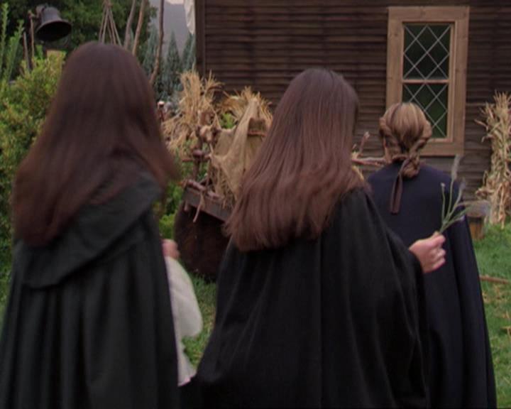 Charmed-Online_dot_net-3x04AllHalliwellsEve1790.jpg