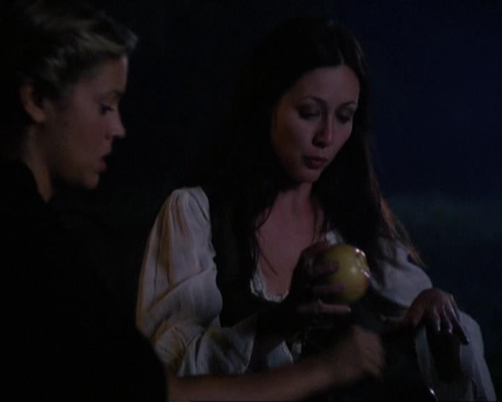 Charmed-Online_dot_net-3x04AllHalliwellsEve1957.jpg