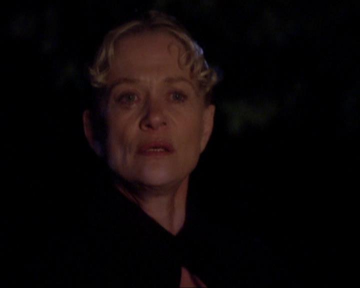 Charmed-Online_dot_net-3x04AllHalliwellsEve2037.jpg