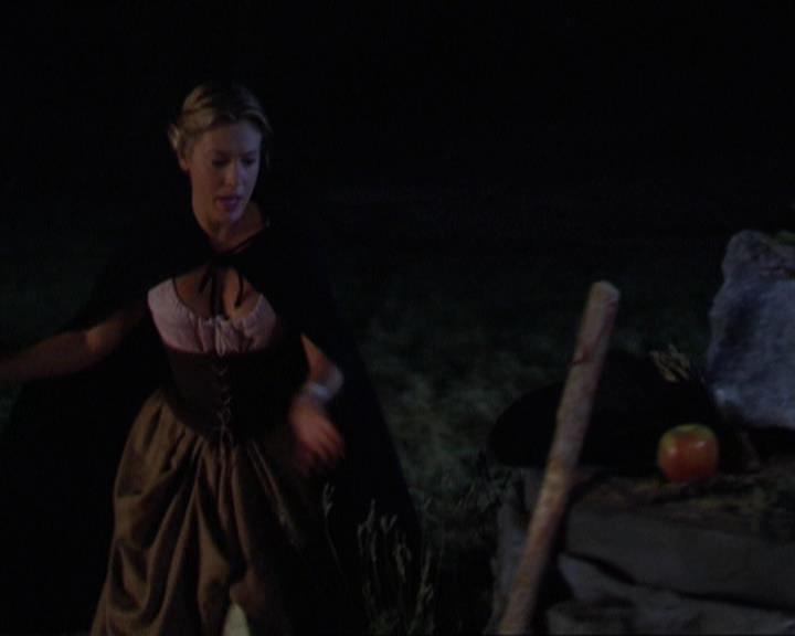 Charmed-Online_dot_net-3x04AllHalliwellsEve2065.jpg