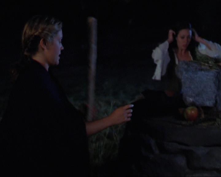 Charmed-Online_dot_net-3x04AllHalliwellsEve2066.jpg