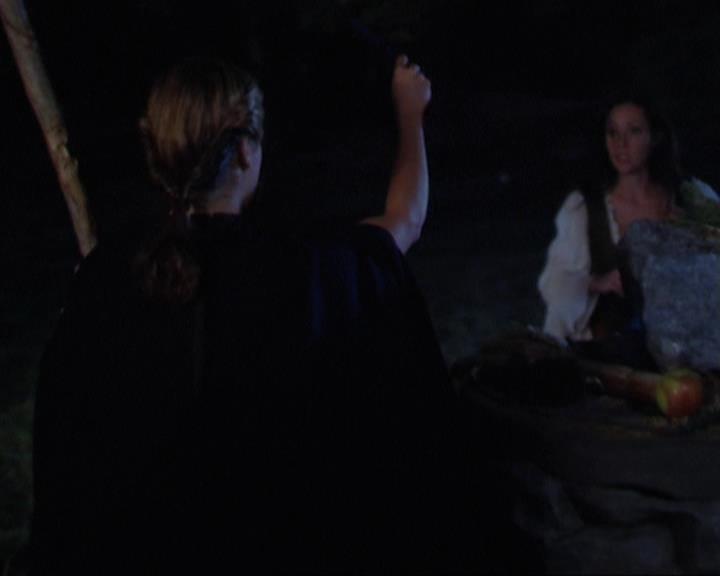 Charmed-Online_dot_net-3x04AllHalliwellsEve2067.jpg