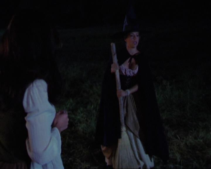 Charmed-Online_dot_net-3x04AllHalliwellsEve2072.jpg