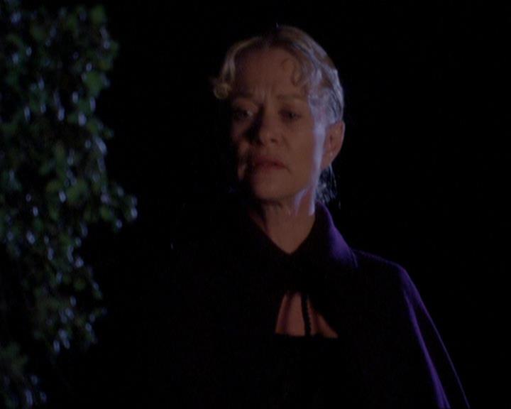Charmed-Online_dot_net-3x04AllHalliwellsEve2106.jpg
