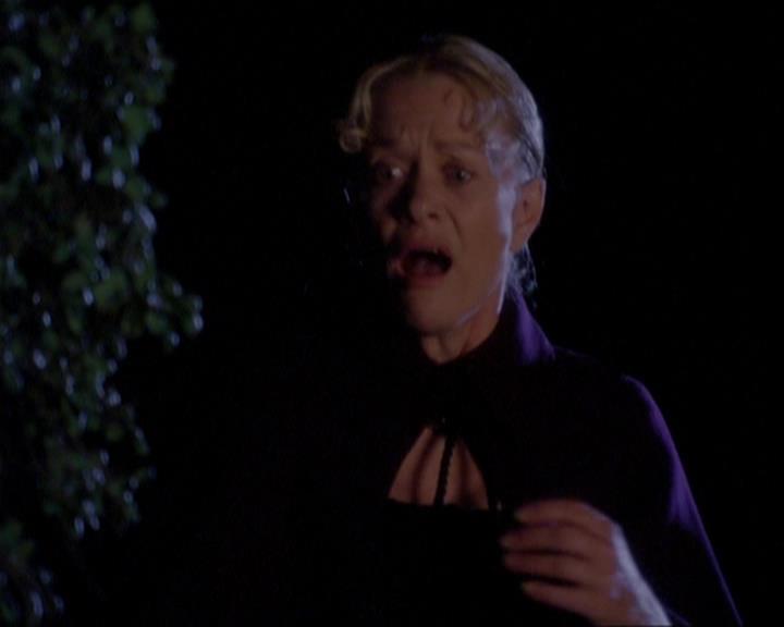 Charmed-Online_dot_net-3x04AllHalliwellsEve2119.jpg