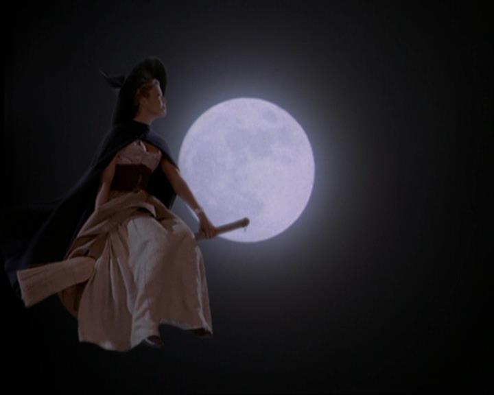 Charmed-Online_dot_net-3x04AllHalliwellsEve2123.jpg Charmed-Online_dot_net-3x04AllHalliwellsEve2123.jpg